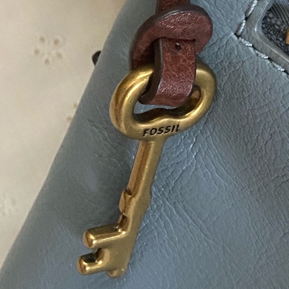 Fossil Fiona blue small crossbody. Cow hide leather. Man made trim. - Picture 6 of 16